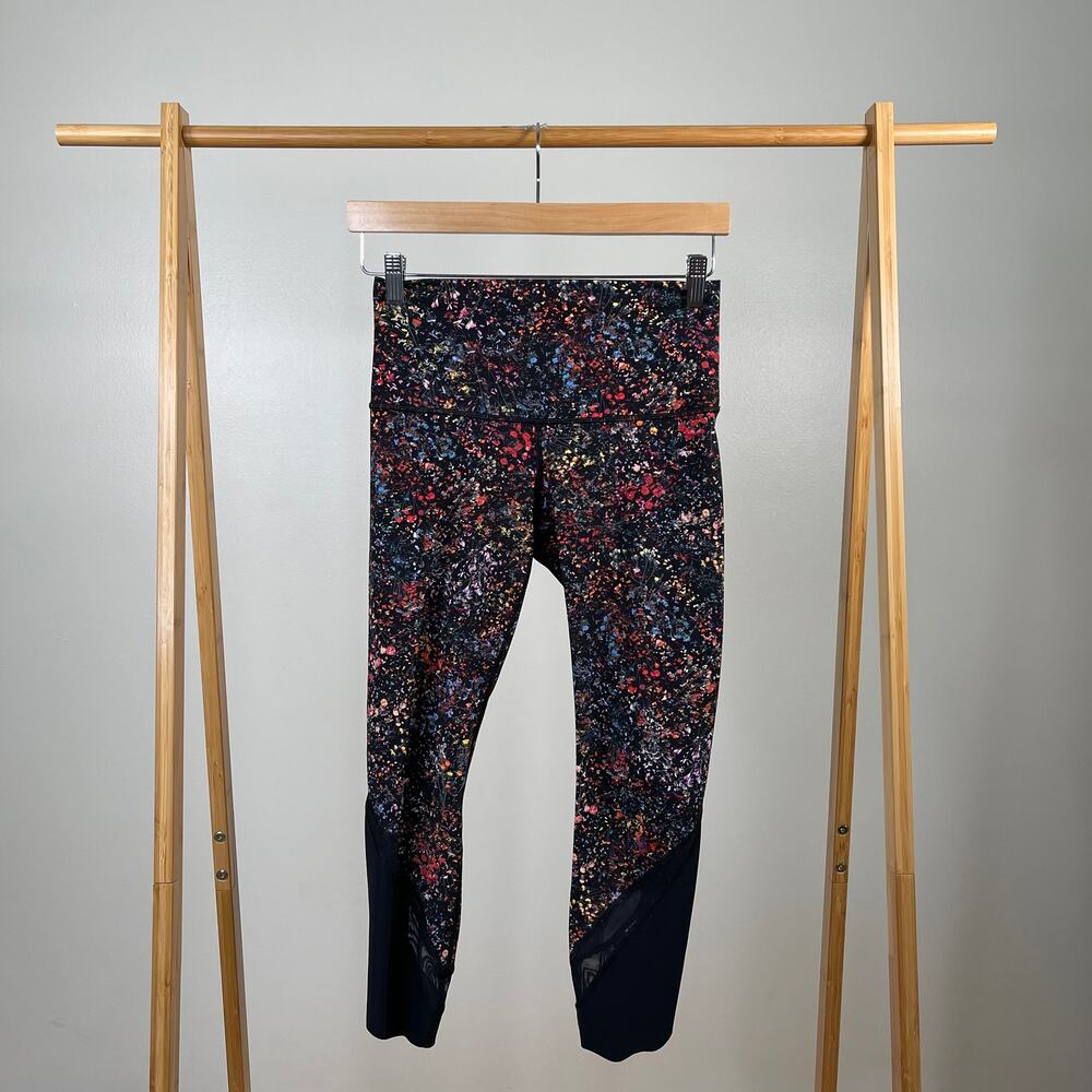 Lululemon • Wunder Under Crop II Flowerescent Special Edition Scallop 24